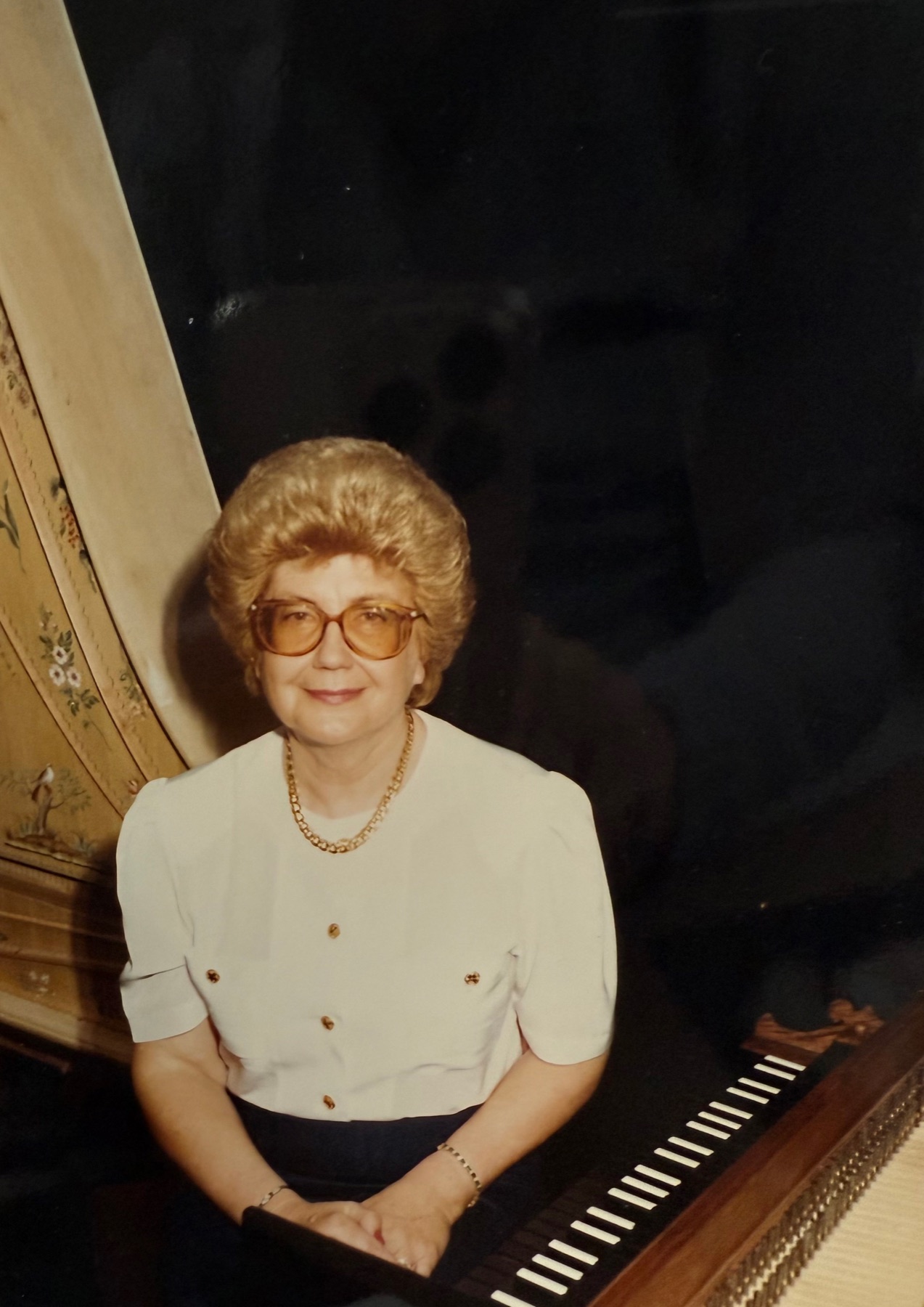 Huguette Grémy-Chauliac au clavecin, photographie en couleur